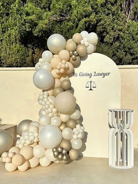 Graduation Party Balloon Ideas 2026 — School Colors & More